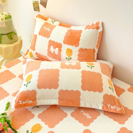 91家纺网 家纺一手货源 找家纺 大柏树 2025新款A类高克重亲肤舒适牛奶绒印花四件套-单枕套可定制 花町-桔