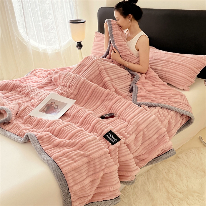 91家纺网 家纺一手货源 找家纺 梦舒羽 2025新款子母条兔毛绒毛毯宿舍牛奶绒小被毯 豆粉