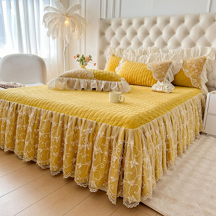 91家纺网 家纺一手货源 找家纺 罗艺轩 2024新款高克重牛奶雪纺边床裙三件套-羽蝶 嫩黄