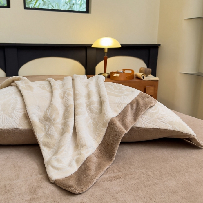 91家纺网 家纺一手货源 找家纺 氧家 2024新款雕花绒四件套 玫瑰花语-咖