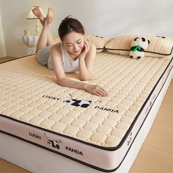 91家纺网 家纺一手货源 找家纺 鑫钰 2024秋冬新款立体乳胶加厚海绵床垫 立体边-趴趴熊猫-香槟金-