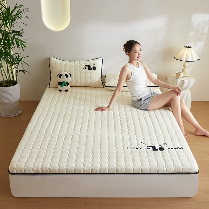 91家纺网 家纺一手货源 找家纺 鑫钰 2024秋冬新款单边乳胶加厚硬质棉家用床垫 单边-趴趴熊猫-玉石白