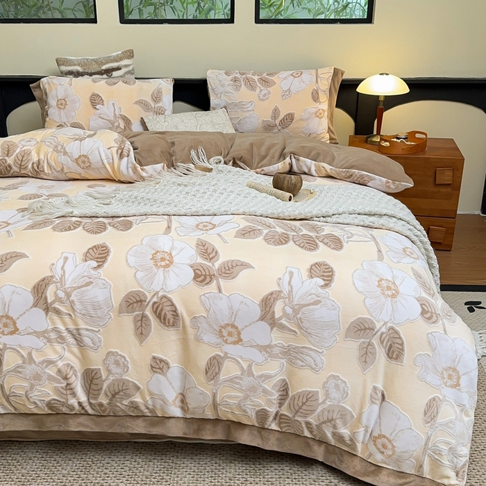 91家纺网 家纺一手货源 找家纺 氧家 2024新款雕花绒四件套 绽放-黄