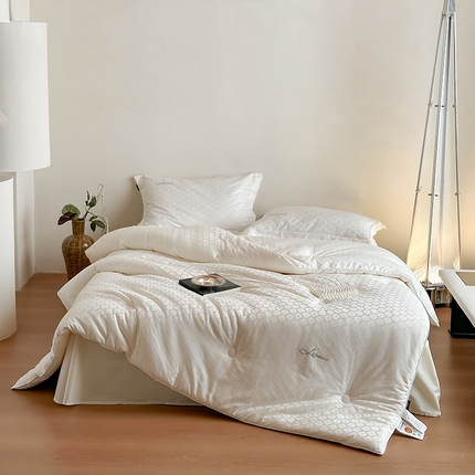 91家纺网 家纺一手货源 找家纺 （总）丽笙被芯 2024新款四叶草55李官奇大豆被被子被芯