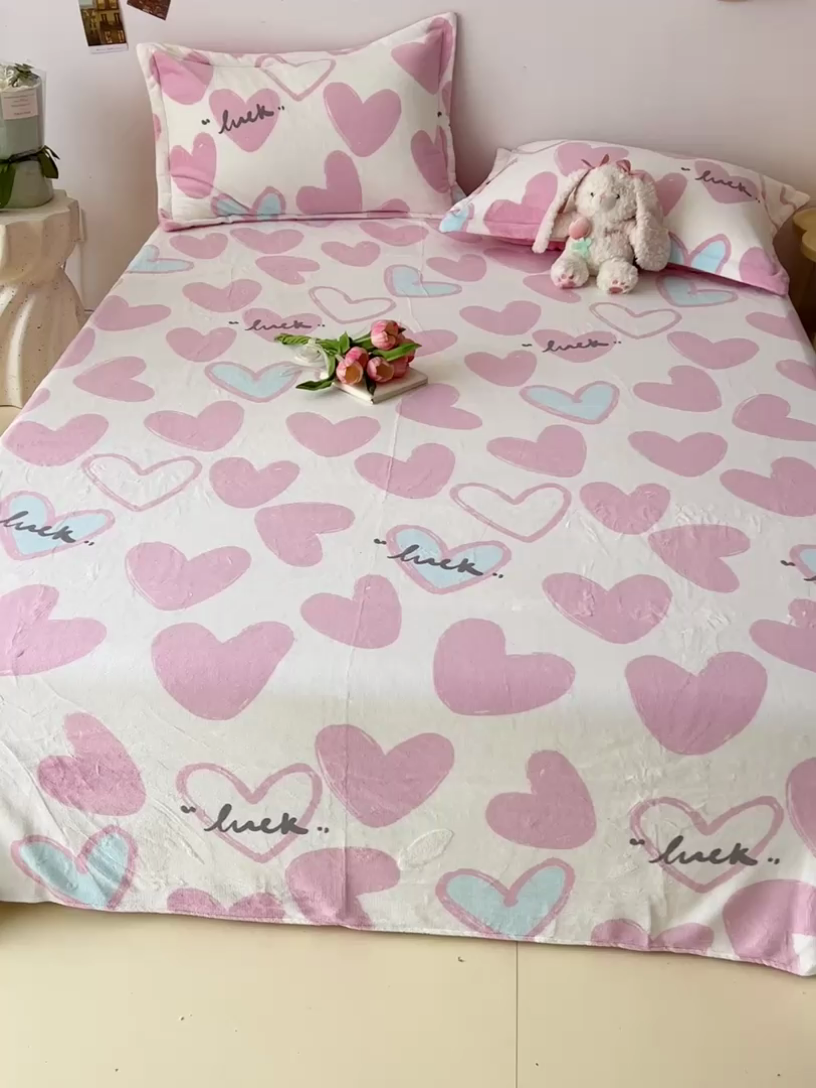 91家纺网 家纺一手货源 找家纺 大柏树 2025新款A类高克重亲肤舒适牛奶绒印花四件套-单床单可定制 若凡-粉