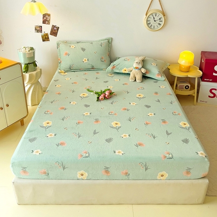 91家纺网 家纺一手货源 找家纺 大柏树 2025新款A类高克重亲肤舒适牛奶绒印花四件套-单床笠可定制 春意浓-绿