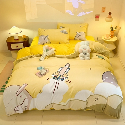 91家纺网 家纺一手货源 找家纺 （总）控价 2025年新款240克全消光A类儿童牛奶绒四件套-飞行游