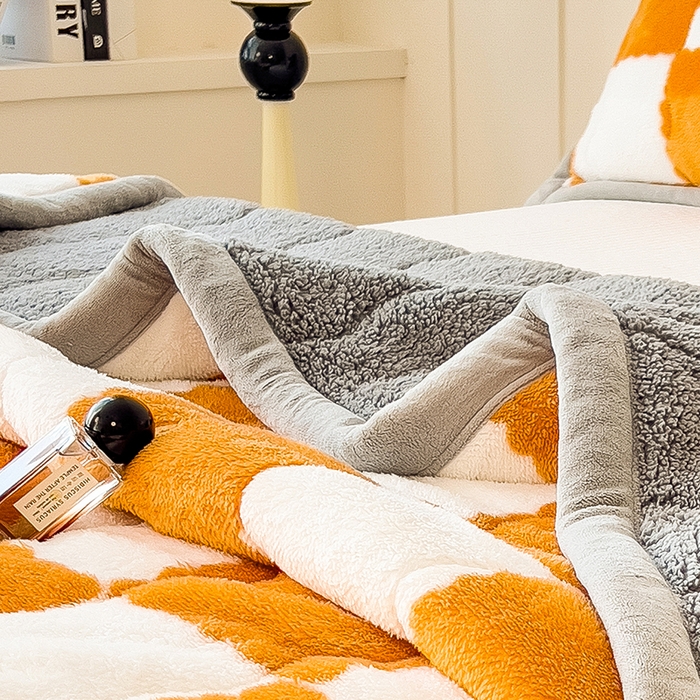 91家纺网 家纺一手货源 找家纺 慕木家纺 2025新款A类北极绒棋盘格三层夹棉双面毛毯 三层夹棉毛毯-棋盘格橘黄+灰