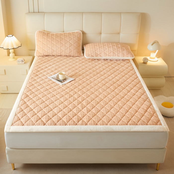 91家纺网 家纺一手货源 找家纺 （总）鑫钰 2024新款菱形格牛奶绒宝宝绒烂花床褥