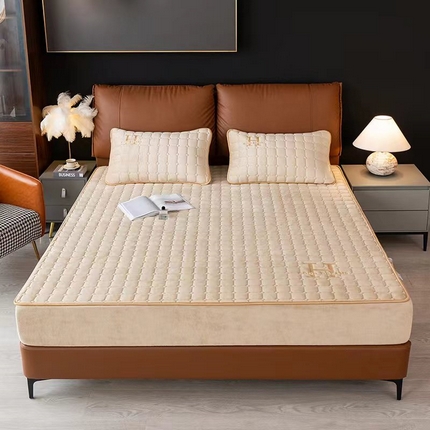 91家纺网 家纺一手货源 找家纺 （总）恒爱 秋冬新款A类牛奶绒刺绣夹棉单床笠--H系列