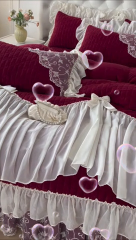 91家纺网 家纺一手货源 找家纺 罗艺轩 2024新款高克重牛奶雪纺边床裙四件套-羽蝶 酒红
