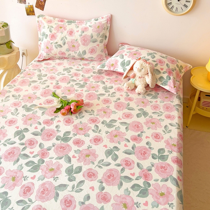 91家纺网 家纺一手货源 找家纺 大柏树 2025新款A类高克重亲肤舒适牛奶绒印花四件套-单床笠可定制 朵柔-粉