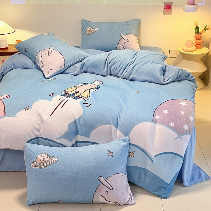 91家纺网 家纺一手货源 找家纺 新方向 2025新款全消光A类儿童牛奶绒四件套-飞行游 飞行游-蓝