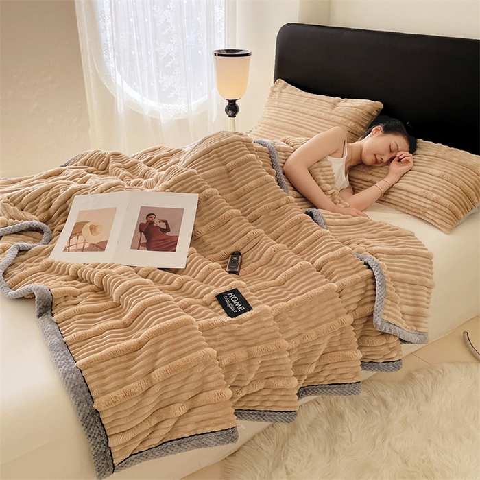 91家纺网 家纺一手货源 找家纺 梦舒羽 2025新款子母条兔毛绒毛毯宿舍牛奶绒小被毯 卡其色