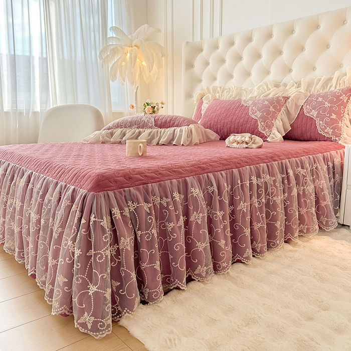 91家纺网 家纺一手货源 找家纺 罗艺轩 2024新款高克重牛奶雪纺边床裙三件套-羽蝶 豆沙红