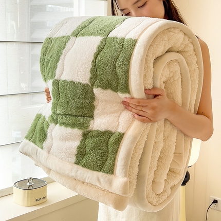 91家纺网 家纺一手货源 找家纺 慕木家纺 2025新款A类北极绒棋盘格三层夹棉双面毛毯 三层夹棉毛毯-棋盘格抹茶绿+白