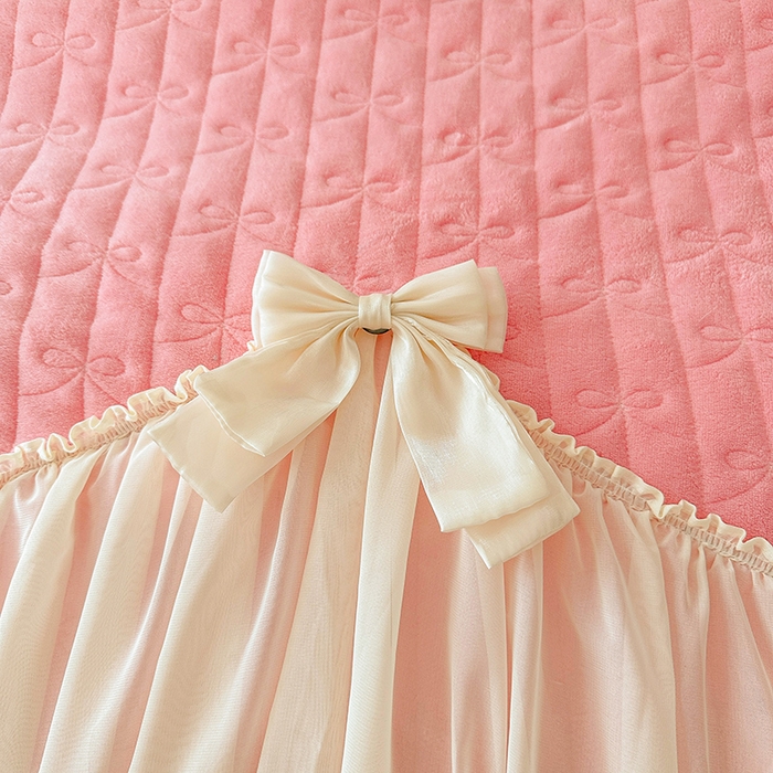 91家纺网 家纺一手货源 找家纺 罗艺轩 2024新款高克重牛奶雪纺边床裙四件套-羽蝶 少女粉