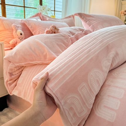 91家纺网 家纺一手货源 找家纺 （总）2025新款A类高克重牛奶绒着色烂花绒系列-单被套