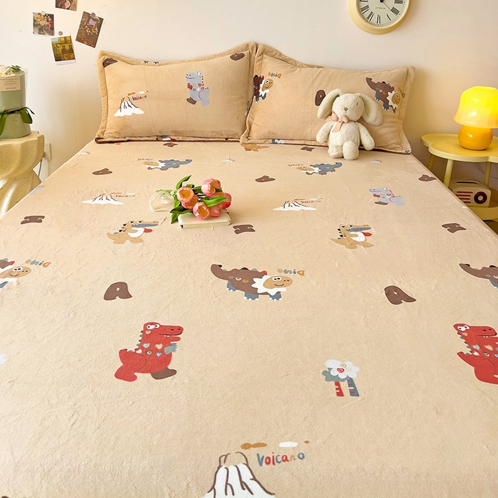 91家纺网 家纺一手货源 找家纺 大柏树 2025新款A类高克重亲肤舒适牛奶绒印花四件套-单床单可定制 恐龙世界