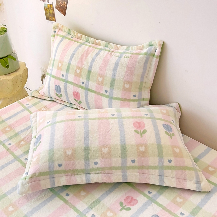 91家纺网 家纺一手货源 找家纺 大柏树 2025新款A类高克重亲肤舒适牛奶绒印花四件套-单枕套可定制 悸动