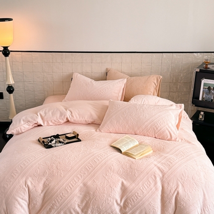 91家纺网 家纺一手货源 找家纺 （总）若未家居 LOVEWE HOUSE 2025新款AB版250克全消光立体雕花烂花牛奶绒四件套-蝶舞