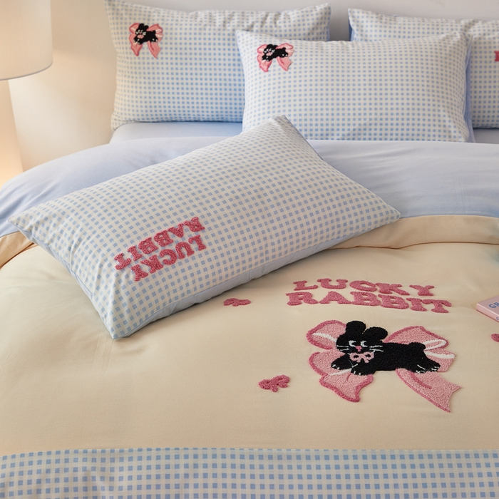 91家纺网 家纺一手货源 找家纺 怡家居 2024秋冬新款全棉磨毛绣花四件套 好运兔