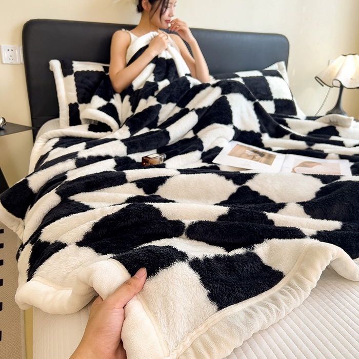 91家纺网 家纺一手货源 找家纺 慕木家纺 2025新款A类北极绒棋盘格三层夹棉双面毛毯 单层双面毛毯-棋盘格黑白