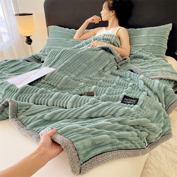 91家纺网 家纺一手货源 找家纺 梦舒羽 2025新款子母条兔毛绒毛毯宿舍牛奶绒小被毯 冰蓝