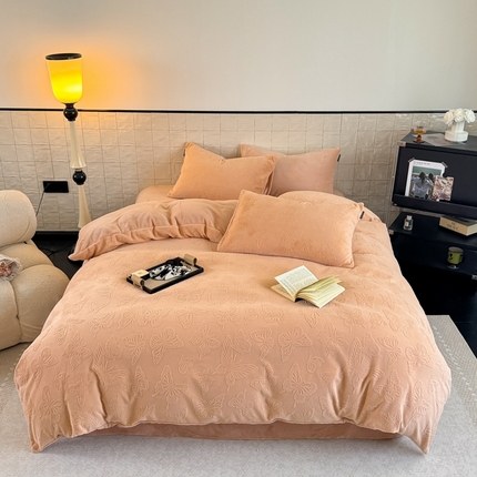 91家纺网 家纺一手货源 找家纺 （总）若未家居 LOVEWE HOUSE 2025新款AB版250克全消光立体雕花烂花牛奶绒四件套-蝶舞