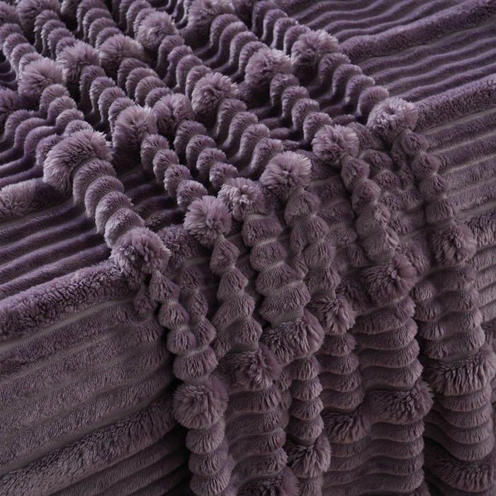 91家纺网 家纺一手货源 找家纺 巴木赫 2024新款子母抽条兔毛绒绒毯毯子 葡萄紫