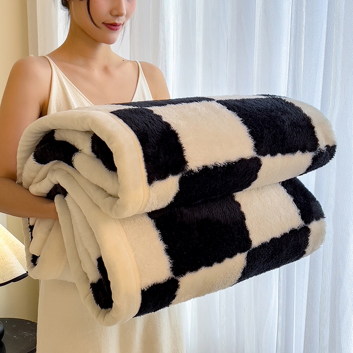 91家纺网 家纺一手货源 找家纺 慕木家纺 2025秋冬新款A类北极绒棋盘格双面毛毯 棋盘格双面绒毯-黑白