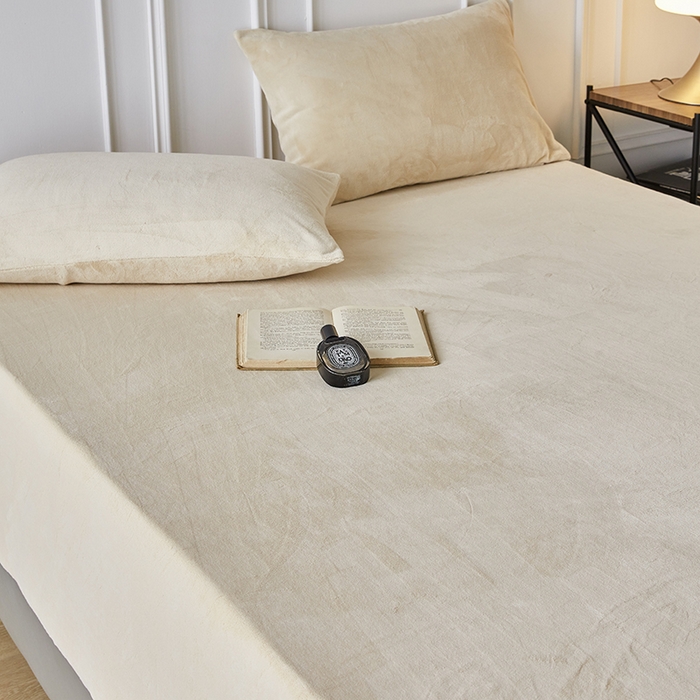 91家纺网 家纺一手货源 找家纺 千朵森 2024新款A类纯色牛奶绒单床笠-芙妮系列-风格二 芙妮-奶芋黄