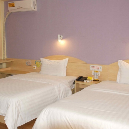 91家纺网 家纺一手货源 找家纺 （总）雅珺纺织源头工厂 2024新款全棉三公分缎条七天连锁专用套件酒店宾馆四件套