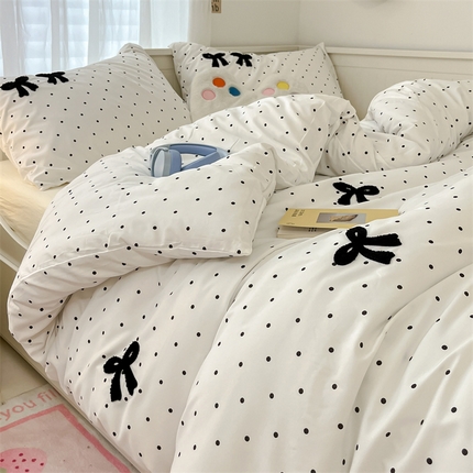 91家纺网 家纺一手货源 找家纺 阿曼达 2024新款ins博主风爆款纯色波点蝴蝶结毛巾绣软糯糯水洗m四件套（专版花型）风格二 蝴蝶结-波点白