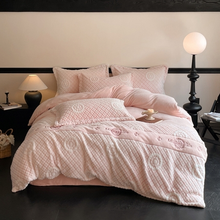 91家纺网 家纺一手货源 找家纺 卡巴伦家纺 2024新款兔毛烂花拼接刺绣四件套 花海