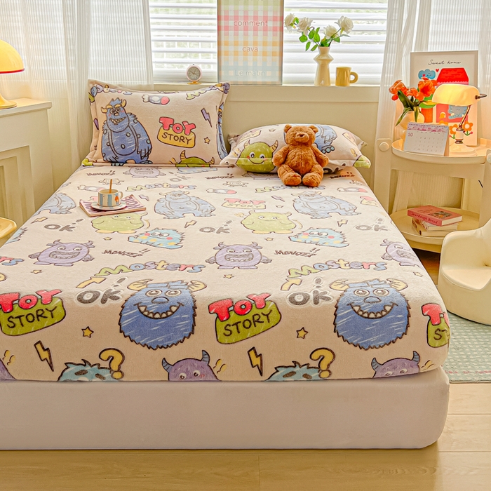 91家纺网 家纺一手货源 找家纺 韩巢家纺 2024新款加厚雪花绒卡通印花保暖牛奶绒珊瑚绒床笠三件套 小怪兽