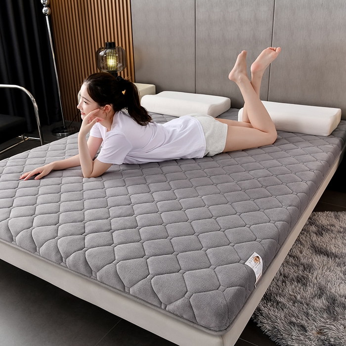 91家纺网 家纺一手货源 找家纺 亿丁点床垫 2024新款加厚宝宝绒抗压床垫 宝宝绒灰色