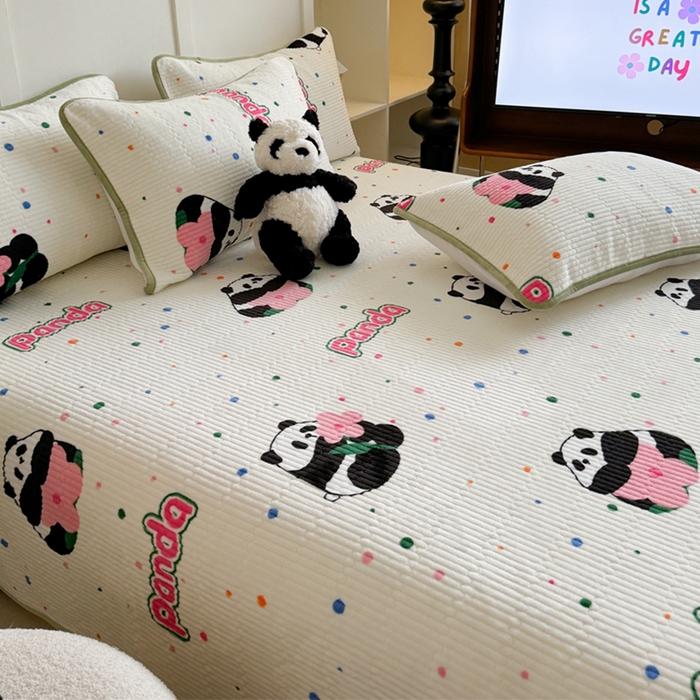 91家纺网 家纺一手货源 找家纺 萝莉家纺 2024爆款印花牛奶绒夹棉绗缝床盖三件套 熊猫花花