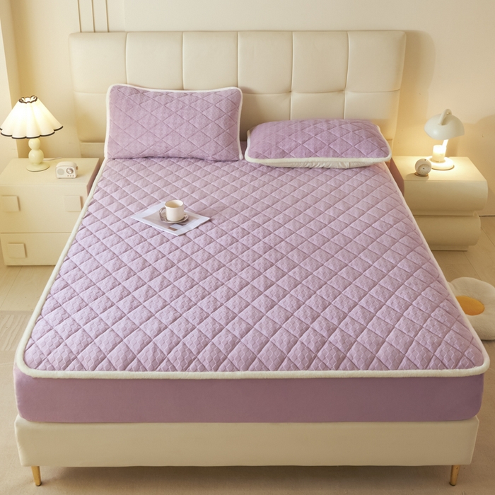 91家纺网 家纺一手货源 找家纺 鑫钰 2024秋冬新款加厚牛奶绒烂花夹棉床笠 菱形格-浅紫