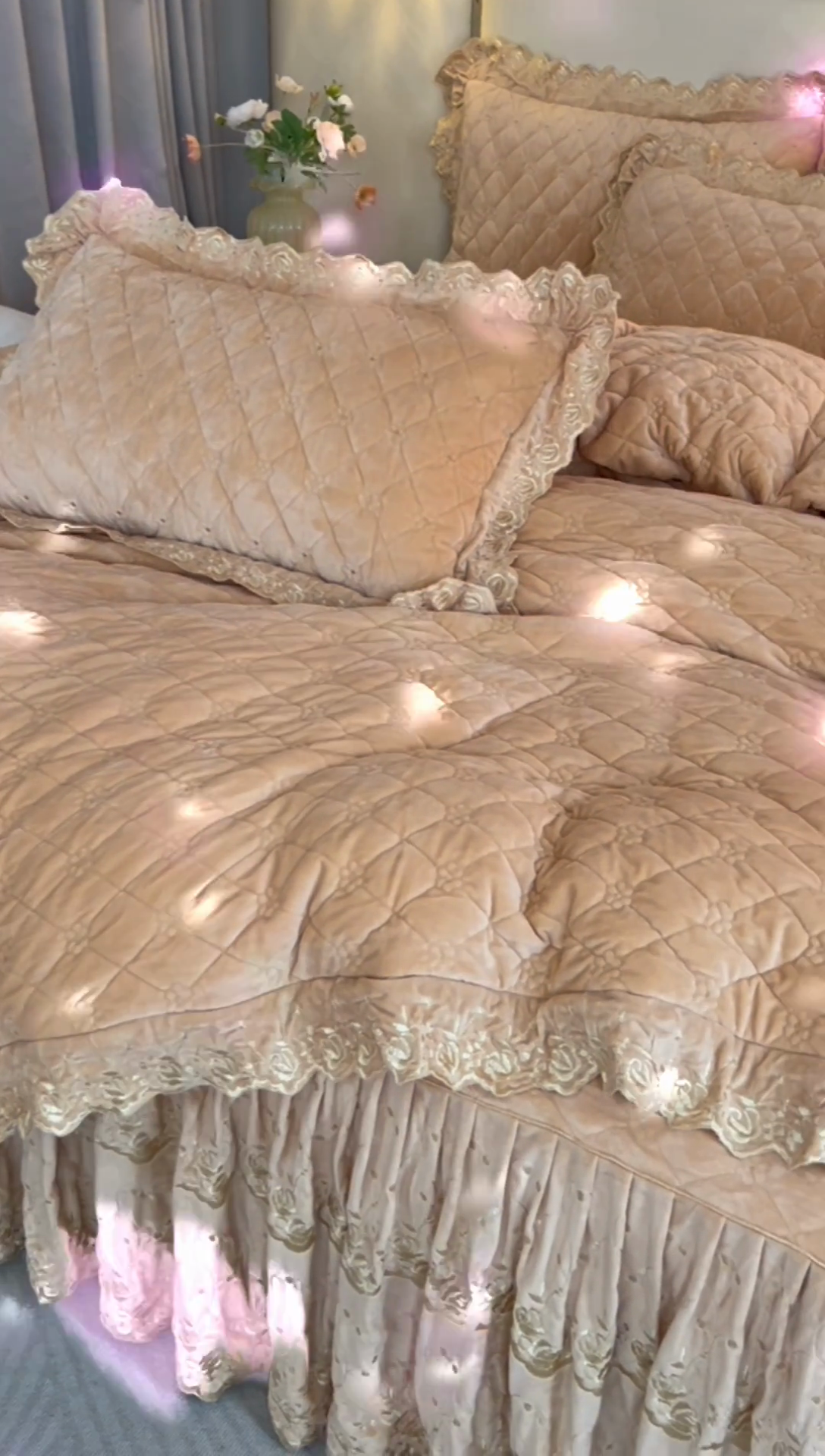 91家纺网 家纺一手货源 找家纺 罗艺轩 2024新款加厚宝宝绒夹棉床裙四件套-梦幻星辰 香槟金