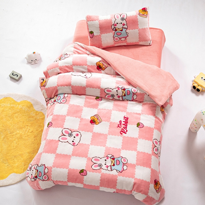 91家纺网 家纺一手货源 找家纺 鱼宝 2024新款小版牛奶绒婴童套件波波兔