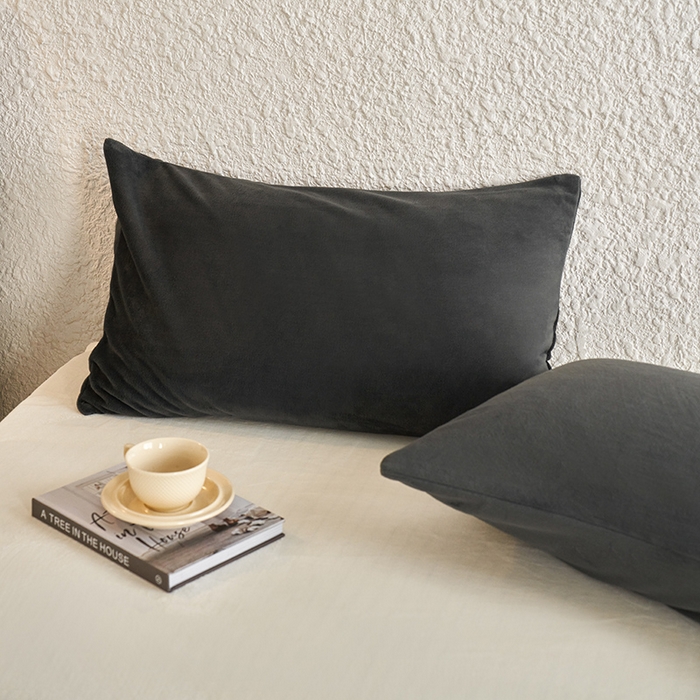 91家纺网 家纺一手货源 找家纺 千朵森 2024新款A类纯色牛奶绒单枕套-芙妮系列 芙妮-雅士灰