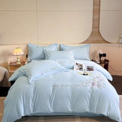 91家纺网 家纺一手货源 找家纺 （总）奥汀洛家纺 2025新款全工艺牛奶绒四件套-花都