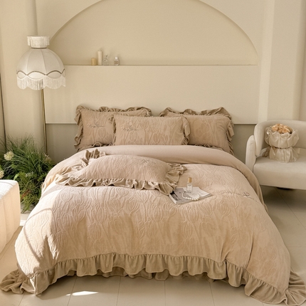 91家纺网 家纺一手货源 找家纺 （总）娇逸家居 2024新款韩版A类雕花牛奶绒荷叶边刺绣款-郁金香