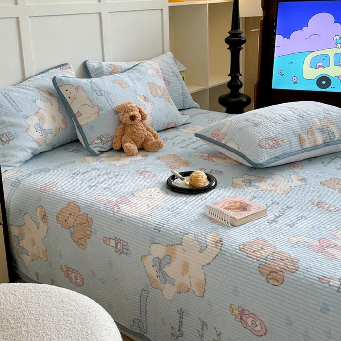 91家纺网 家纺一手货源 找家纺 萝莉家纺 2024爆款印花牛奶绒夹棉绗缝床盖三件套 俏皮猫猫