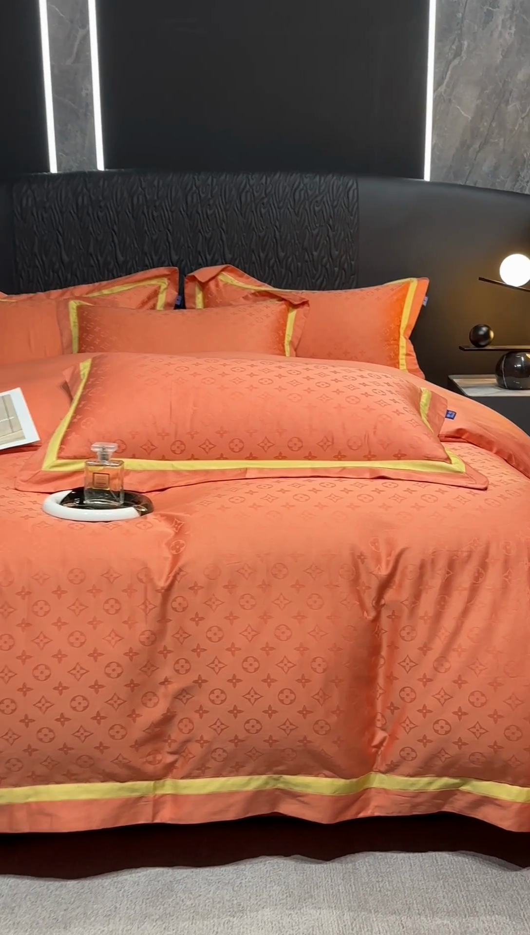 91家纺网 家纺一手货源 找家纺 雲归梦 2024新款轻奢双拼角全棉提花四件套 遇见经典-活力橙