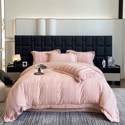 91家纺网 家纺一手货源 找家纺 若未家居 LOVEWE HOUSE 2025新款秋冬皮草套件A版500克丹麦貂B版250克全消光牛奶绒四件套-麦穗 麦穗-粉豆沙