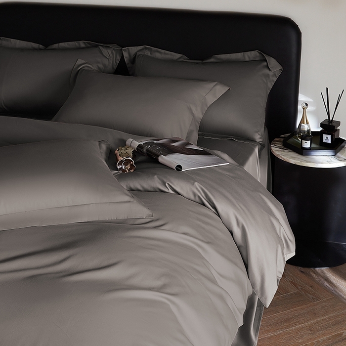 91家纺网 家纺一手货源 找家纺 秀色家纺 2025新款50支贡缎A类轻奢纯色长绒棉四件套全棉纯棉被套高级感床单三件套-雅克 雅克-帝王灰