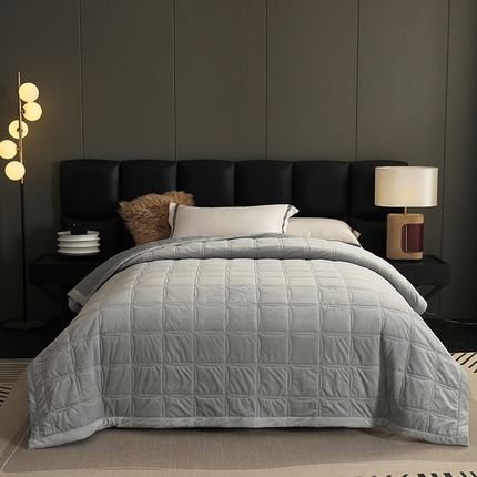 91家纺网 家纺一手货源 找家纺 网客家纺 2024新款婴儿绒三层夹棉加厚毛毯 银灰色