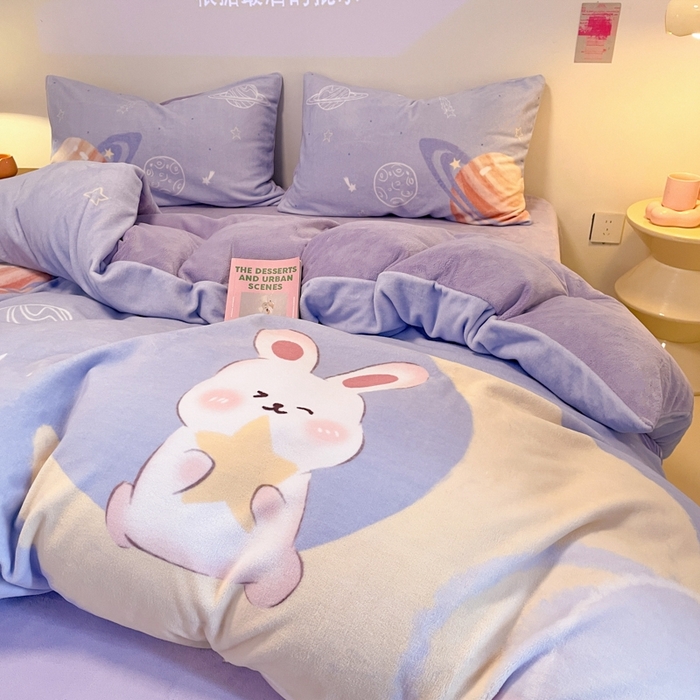 91家纺网 家纺一手货源 找家纺 新方向 2025新款全消光A类儿童牛奶绒四件套-萌萌兔 萌萌兔-紫